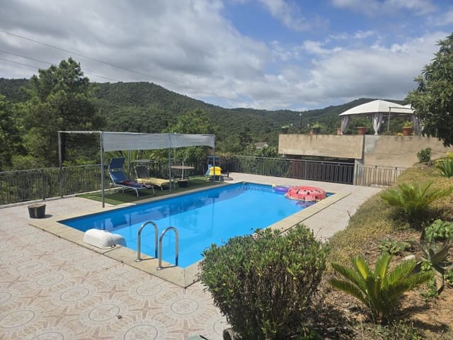 4 bedroom Villa for sale in Centre, Lloret de Mar with garage - € 367,000 (Ref: 5338210)