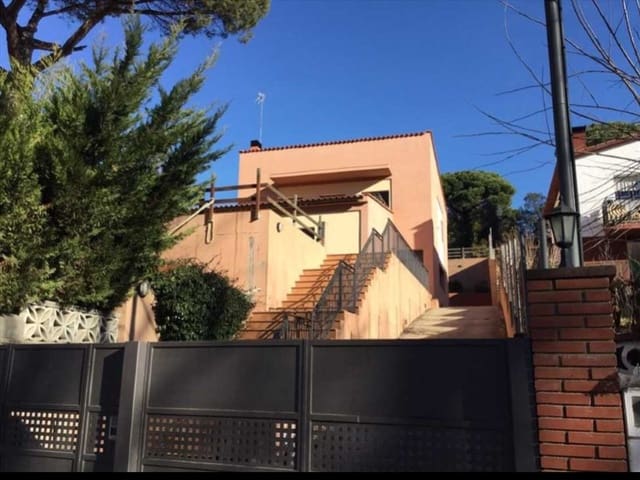 4 soveværelse Villa til salg i Maçanet de la Selva med swimmingpool garage - € 473.000 (Ref: 5667547)