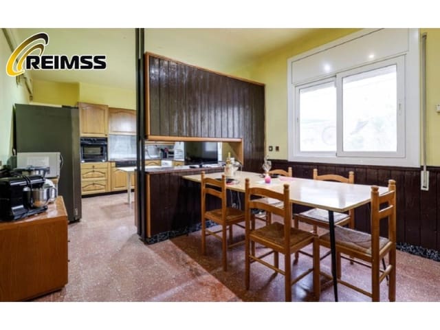 6 soverom Villa til salgs i Pineda de Mar med garasje - € 668 000 (Ref: 6382320)