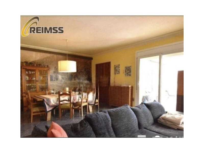 6 soverom Villa til salgs i Pineda de Mar med garasje - € 668 000 (Ref: 6382320)