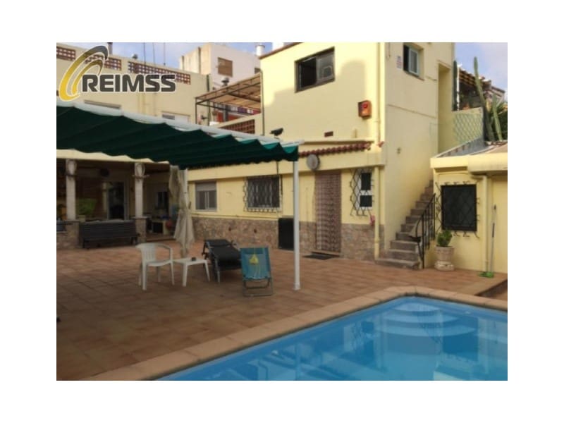 6 soveværelse Villa til salg i Pineda de Mar med swimmingpool garage - € 628.000 (Ref: 6382320)