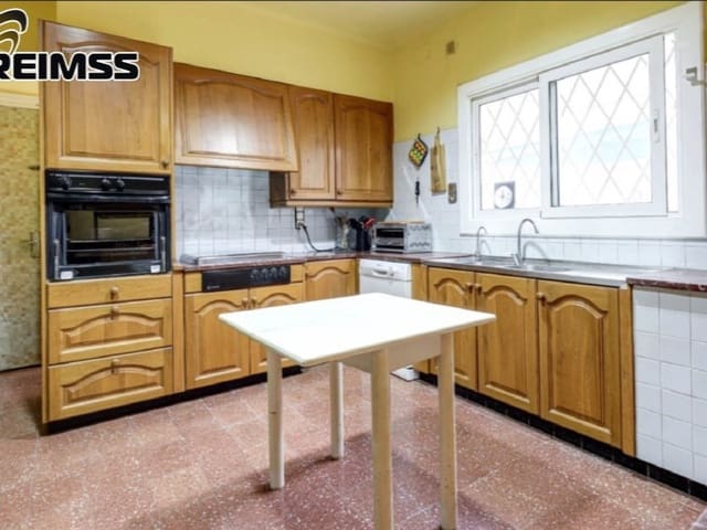 6 soveværelse Villa til salg i Pineda de Mar med swimmingpool garage - € 628.000 (Ref: 6382320)