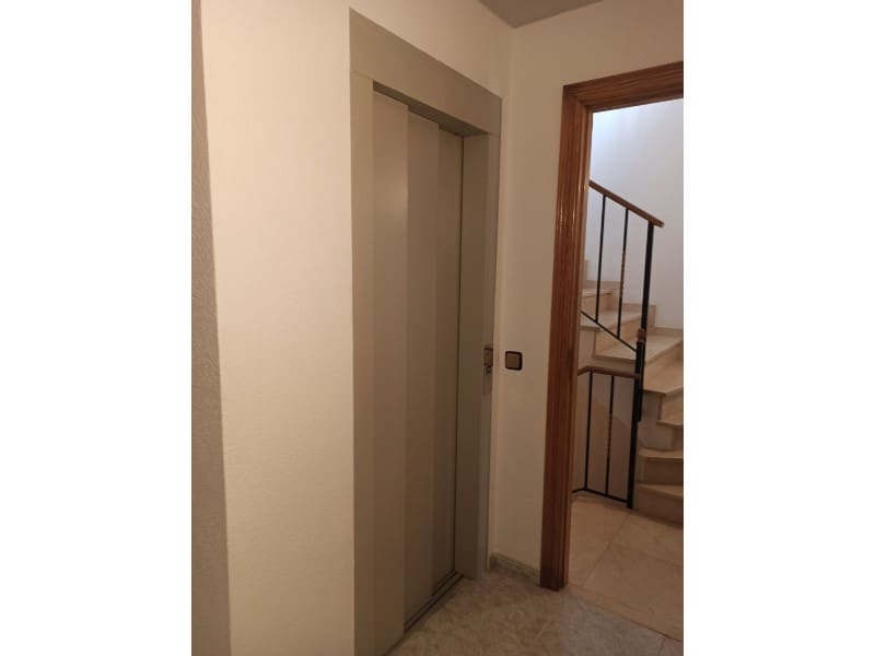 Chalet de 3 habitaciones en Lloret de Mar en venta con garaje - 589.999 € (Ref: 6676677)