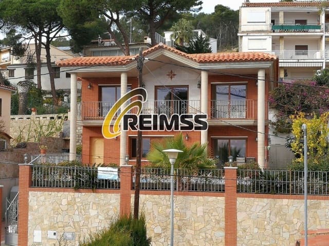4 makuuhuone Huvila myytävänä paikassa Platja d'Aro, Castell-Platja d'Aro mukana uima-altaan 
autotalli - 1 120 000 € (Ref: 6769731)