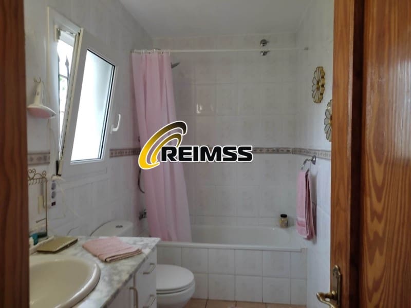 6 sypialnia Willa na sprzedaż w Lloret de Mar z garażem - 449 000 € (Ref: 7241137)