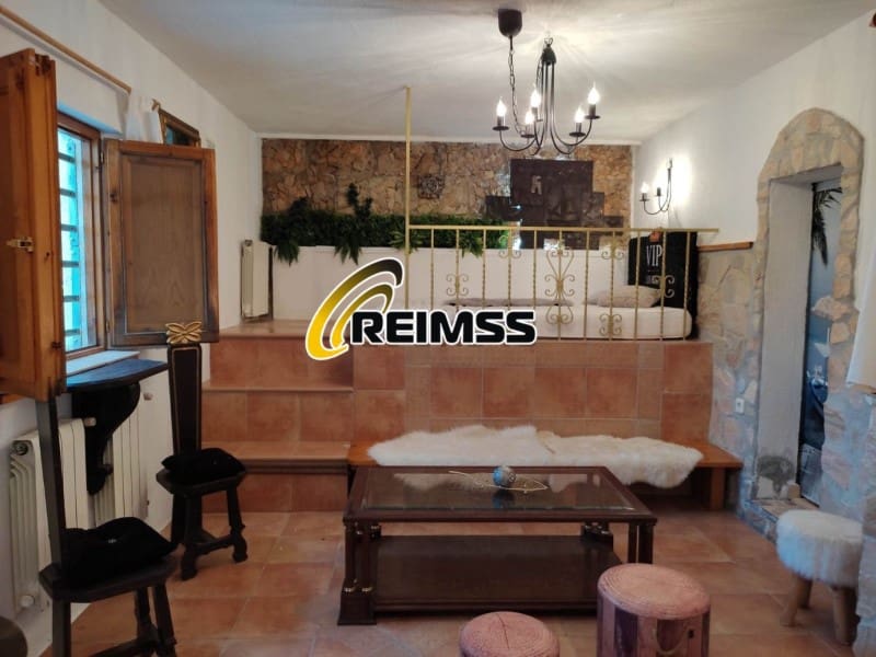 6 sypialnia Willa na sprzedaż w Lloret de Mar z garażem - 449 000 € (Ref: 7241137)