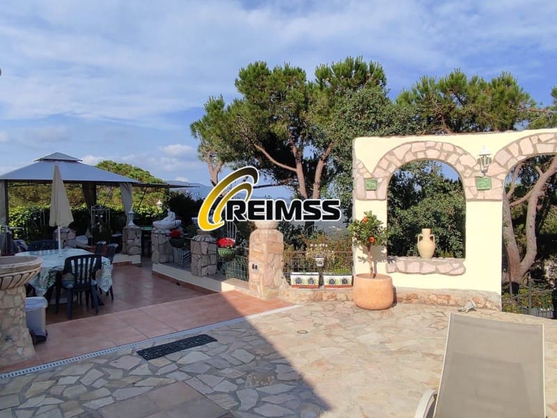 6 sypialnia Willa na sprzedaż w Lloret de Mar z garażem - 449 000 € (Ref: 7241137)