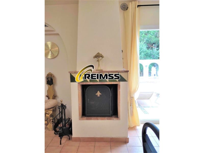 6 soveværelse Villa til salg i Lloret de Mar med swimmingpool garage - € 449.000 (Ref: 7241137)
