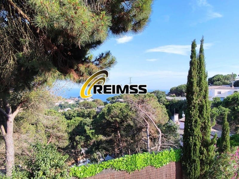 6 soveværelse Villa til salg i Lloret de Mar med swimmingpool garage - € 449.000 (Ref: 7241137)