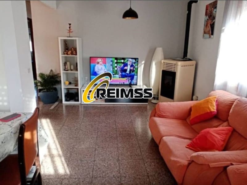 6 soveværelse Villa til salg i Sils med garage - € 248.000 (Ref: 7810354)