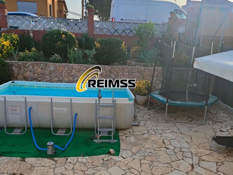 6 soveværelse Villa til salg i Sils med garage - € 248.000 (Ref: 7810354)