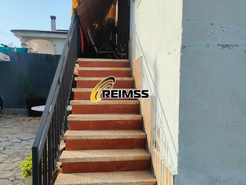 6 soveværelse Villa til salg i Sils med garage - € 248.000 (Ref: 7810354)