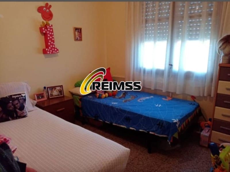 6 soveværelse Villa til salg i Sils med garage - € 248.000 (Ref: 7810354)