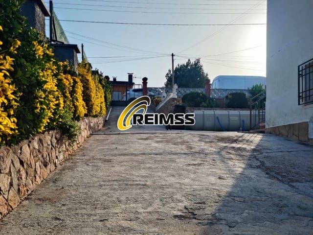 6 bedroom Villa for sale in Sils with garage - € 248,000 (Ref: 7810354)