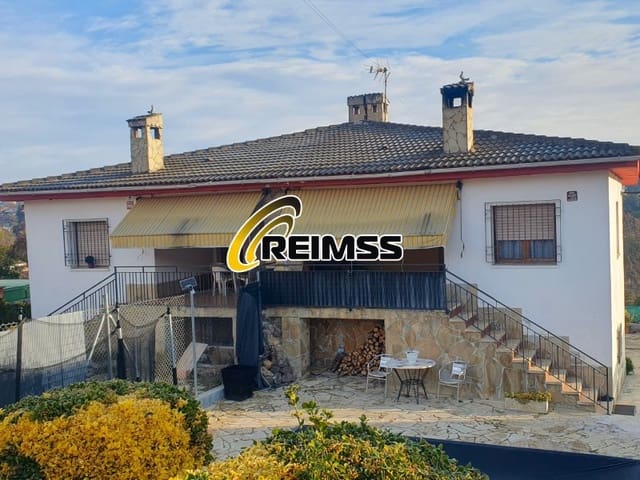 6 bedroom Villa for sale in Sils with garage - € 248,000 (Ref: 7810354)
