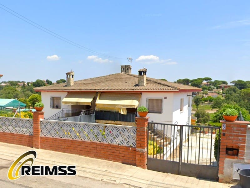 6 soveværelse Villa til salg i Sils med garage - € 248.000 (Ref: 7810354)