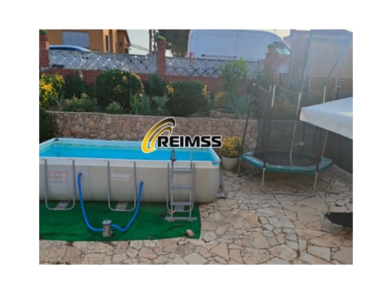 6 soveværelse Villa til salg i Sils med garage - € 248.000 (Ref: 7810354)