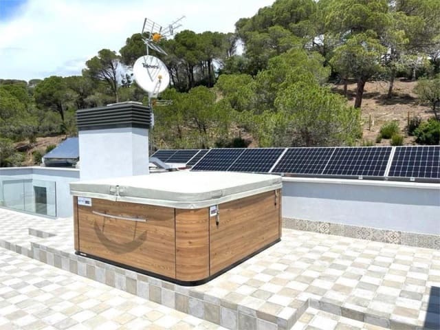 4 bedroom Villa for sale in Urbanitzacions del Nord, Lloret de Mar with pool garage - € 869,500 (Ref: 8298233)