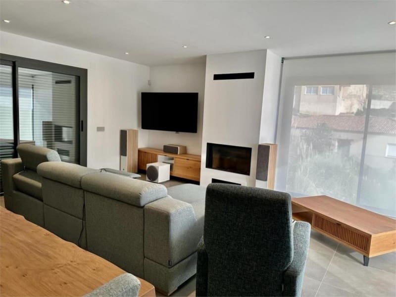 4 bedroom Villa for sale in Lloret de Mar with pool garage - € 869,500 (Ref: 8298233)