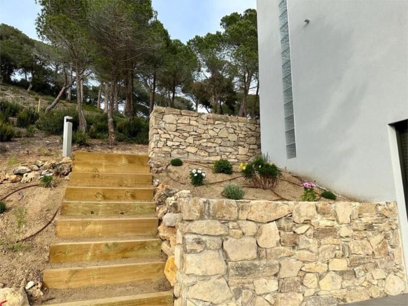 4 bedroom Villa for sale in Lloret de Mar with pool garage - € 869,500 (Ref: 8298233)
