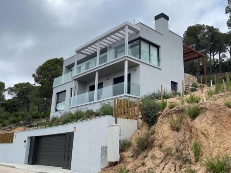 4 bedroom Villa for sale in Lloret de Mar with pool garage - € 869,500 (Ref: 8298233)