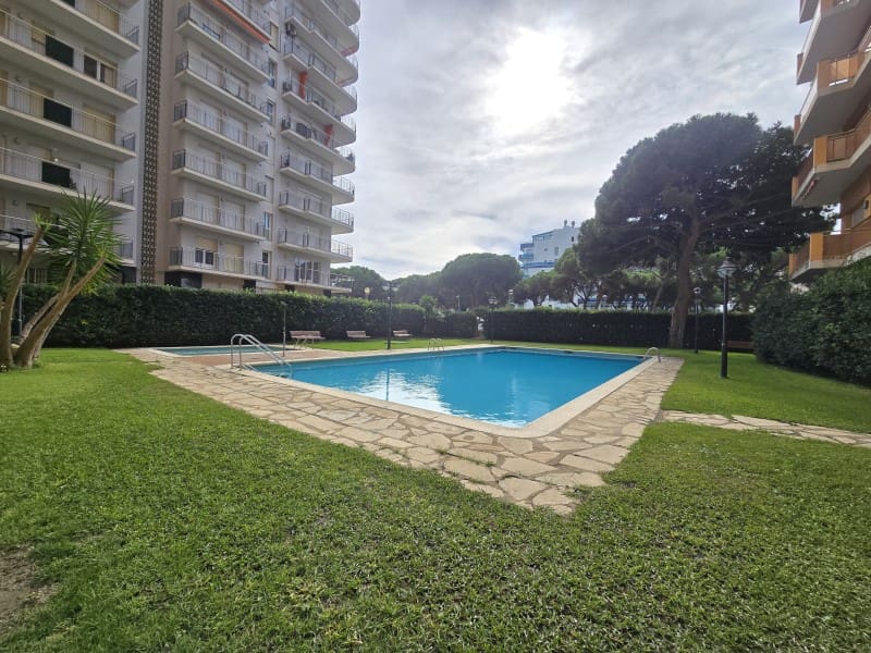 4 sypialnia Mieszkanie na sprzedaż w Blanes z basenem garażem - 340 000 € (Ref: 8311137)