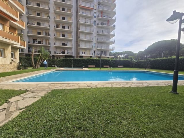 4 bedroom Flat for sale in Blanes with pool garage - € 340,000 (Ref: 8311137)