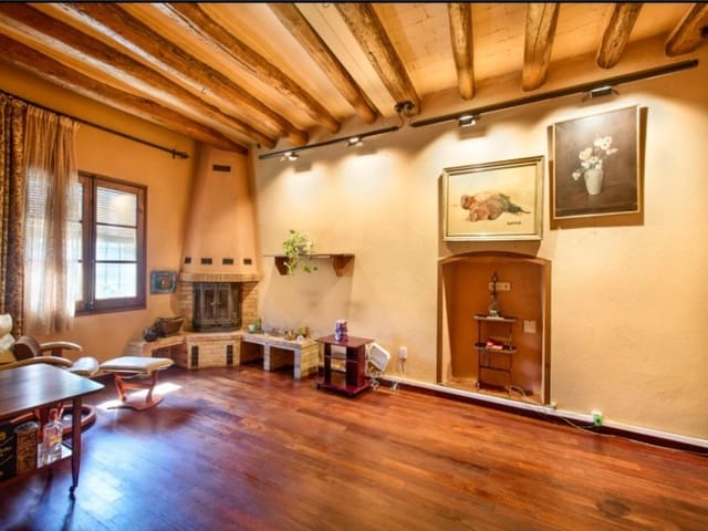 4 bedroom Villa for sale in Riudarenes with garage - € 420,500 (Ref: 8399617)