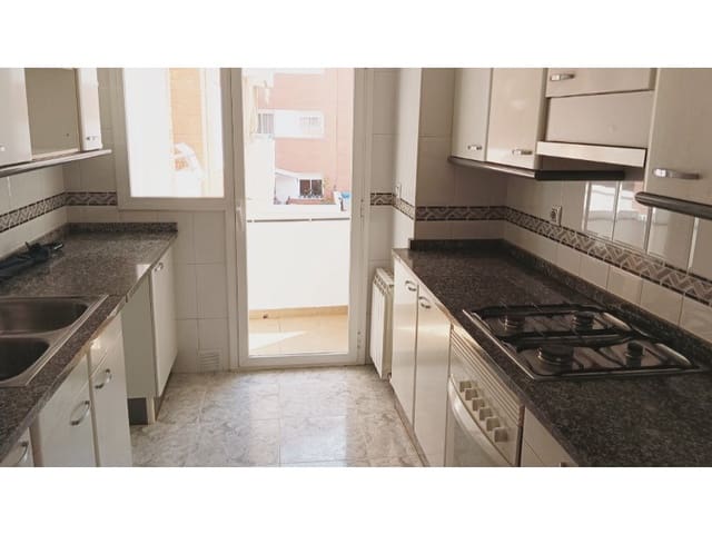 4 soveværelse Lejlighed til salg i Fenals, Lloret de Mar med garage - € 298.000 (Ref: 8437317)