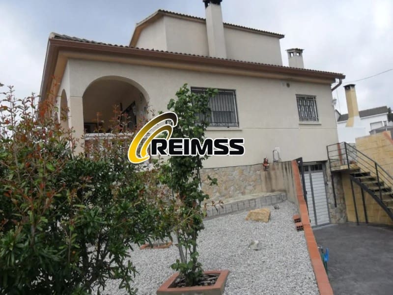 4 soveværelse Villa til salg i Macanet de la Selva med swimmingpool garage - € 350.000 (Ref: 8484803)