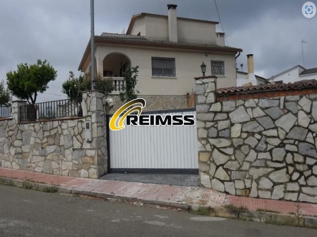 4 slaapkamer Villa te koop in Maçanet de la Selva met zwembad garage - € 350.000 (Ref: 8484803)