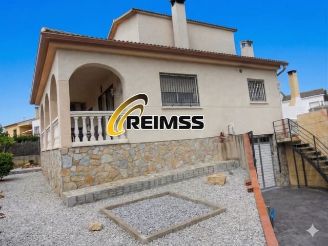 Chalet de 4 habitaciones en Maçanet de la Selva en venta con piscina garaje - 350.000 € (Ref: 8484803)