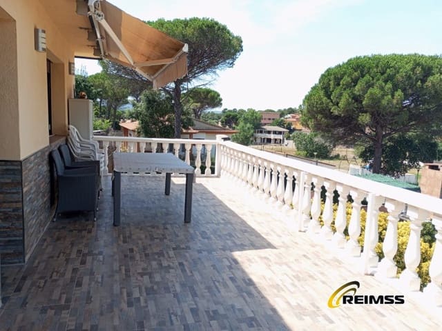 6 bedroom Villa for sale in La Goba, Vidreres with garage - € 398,000 (Ref: 8508968)