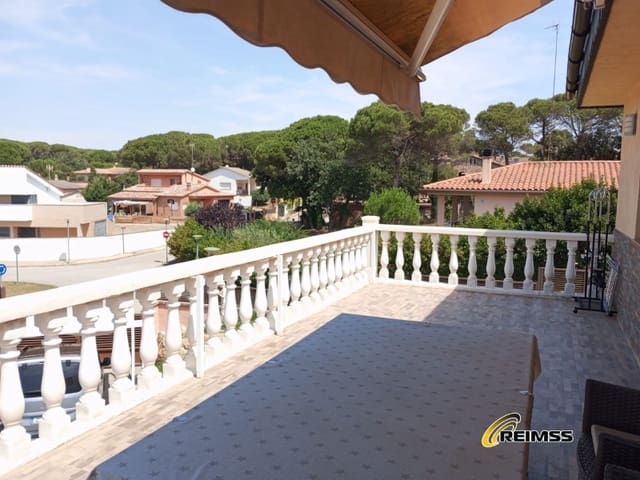 6 bedroom Villa for sale in La Goba, Vidreres with garage - € 398,000 (Ref: 8508968)