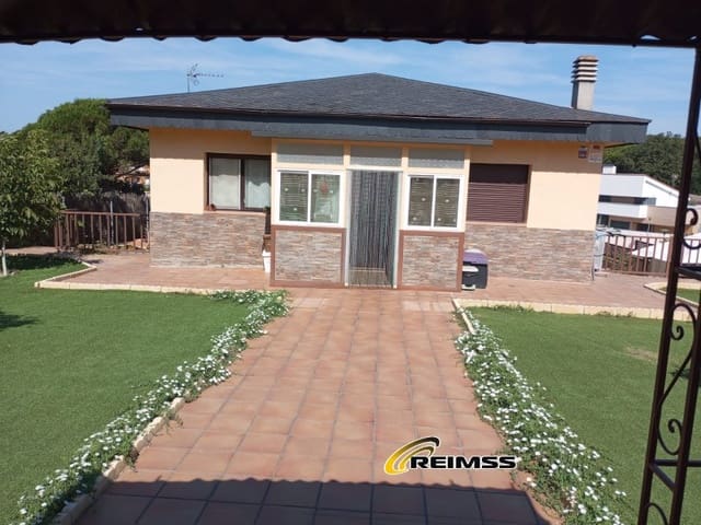 6 bedroom Villa for sale in La Goba, Vidreres with garage - € 398,000 (Ref: 8508968)