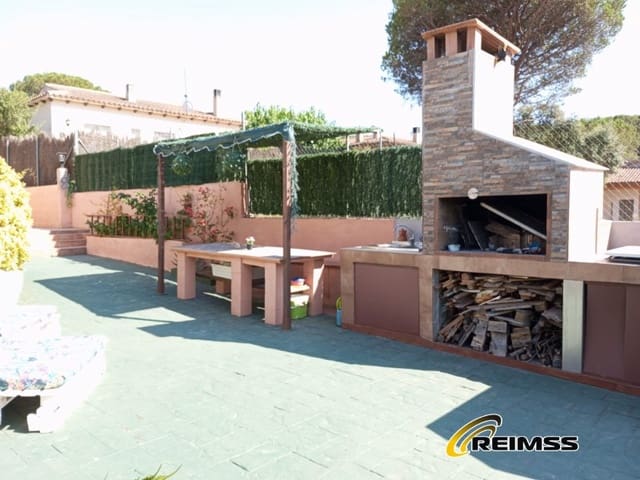 6 bedroom Villa for sale in La Goba, Vidreres with garage - € 398,000 (Ref: 8508968)