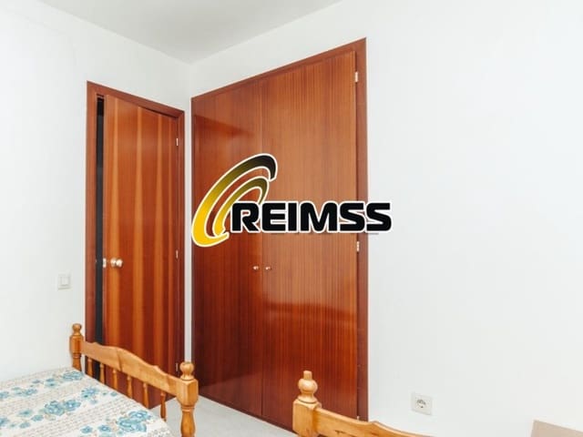 3 bedroom Flat for sale in Blanes - € 160,000 (Ref: 8508977)