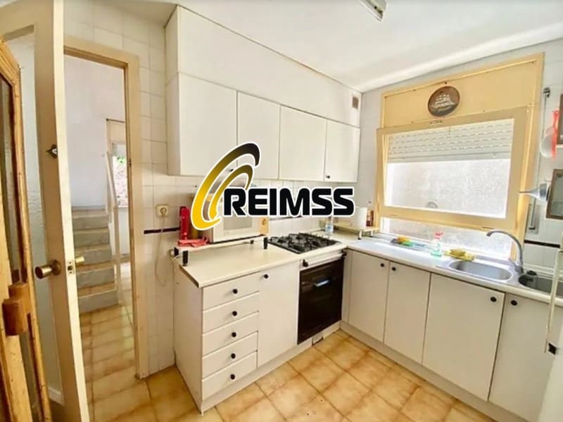 4 slaapkamer Villa te koop in Lloret de Mar met garage - € 315.000 (Ref: 8551110)