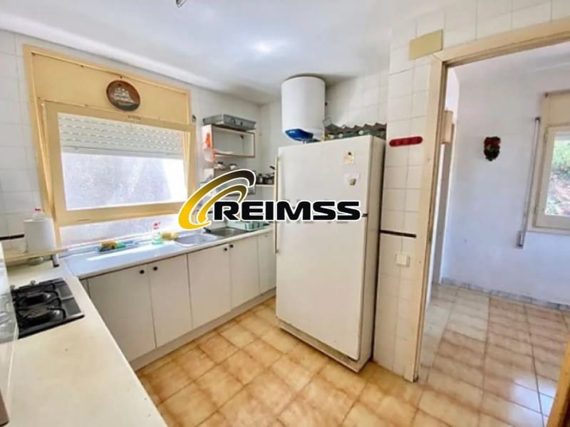 4 slaapkamer Villa te koop in Lloret de Mar met garage - € 315.000 (Ref: 8551110)