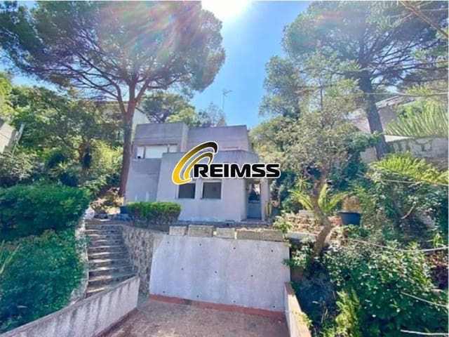 4 slaapkamer Villa te koop in Canyelles, Lloret de Mar met garage - € 315.000 (Ref: 8551110)