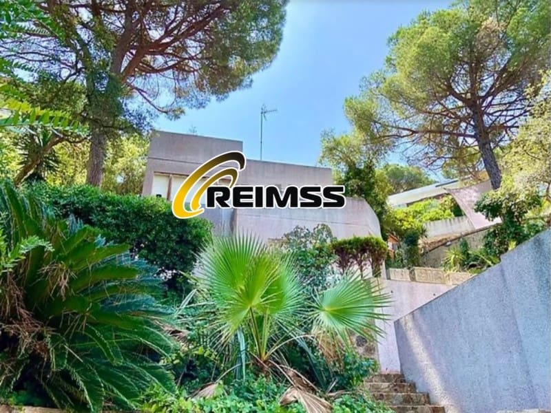 4 slaapkamer Villa te koop in Lloret de Mar met garage - € 315.000 (Ref: 8551110)