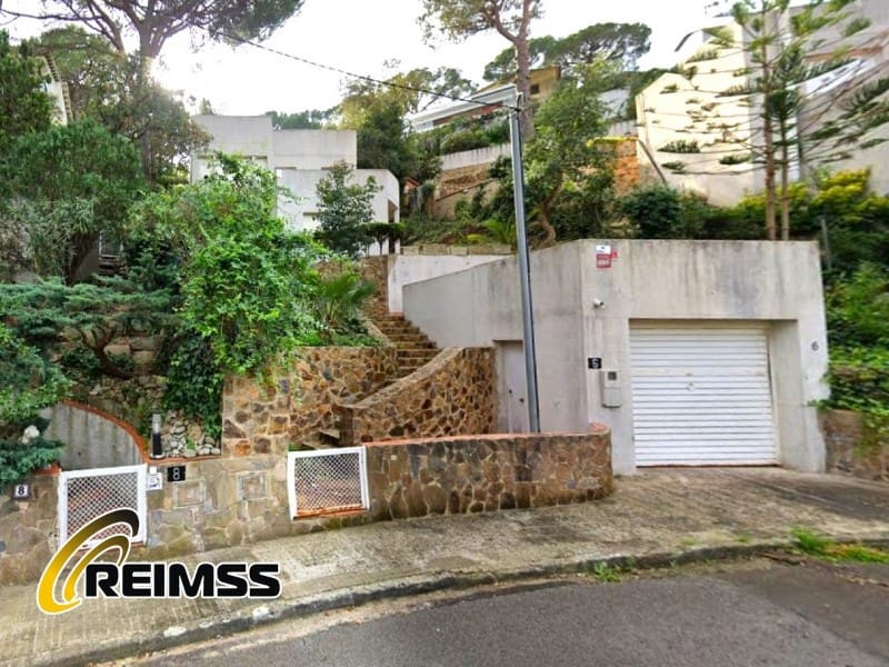 4 slaapkamer Villa te koop in Lloret de Mar met garage - € 315.000 (Ref: 8551110)