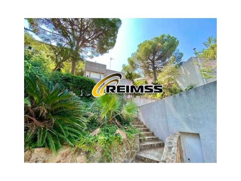 4 slaapkamer Villa te koop in Lloret de Mar met garage - € 315.000 (Ref: 8551110)