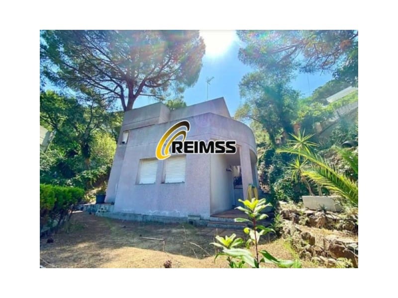 4 slaapkamer Villa te koop in Lloret de Mar met garage - € 315.000 (Ref: 8551110)
