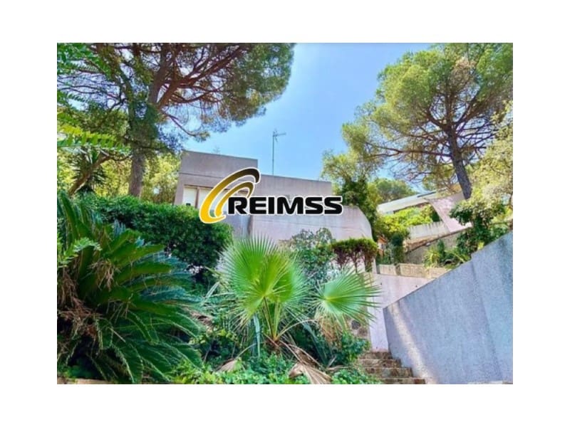 4 slaapkamer Villa te koop in Lloret de Mar met garage - € 315.000 (Ref: 8551110)