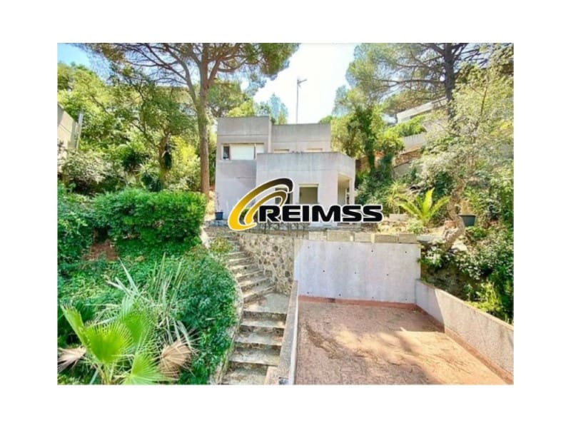 4 slaapkamer Villa te koop in Lloret de Mar met garage - € 315.000 (Ref: 8551110)