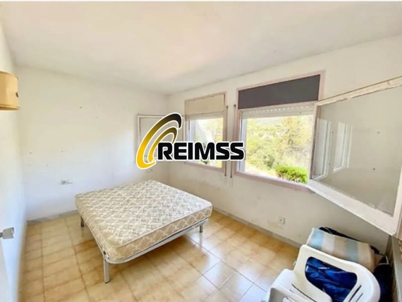 4 bedroom Villa for sale in Lloret de Mar with garage - € 335,000 (Ref: 8551110)