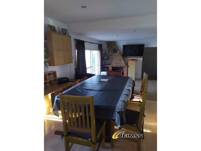 4 bedroom Villa for sale in Llagostera with garage - € 215,000 (Ref: 8551114)