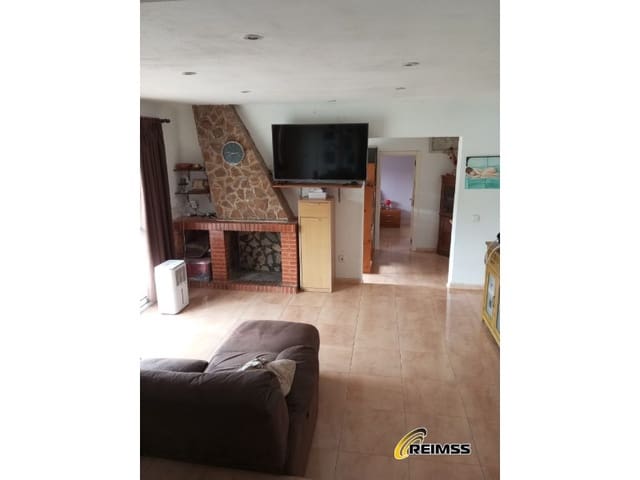 4 bedroom Villa for sale in Llagostera with garage - € 215,000 (Ref: 8551114)