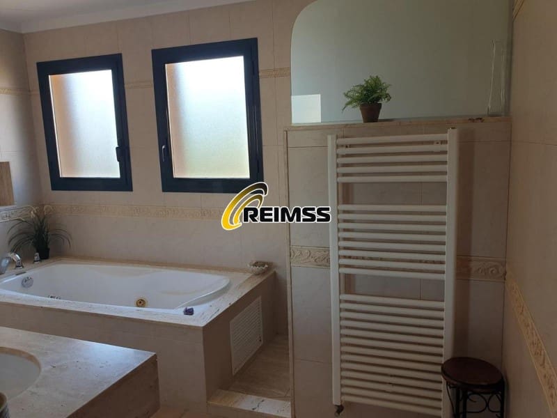 5 makuuhuone Huvila myytävänä paikassa Lloret de Mar mukana 
autotalli - 892 500 € (Ref: 8744325)